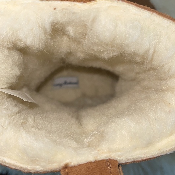 Tommy Bahama Leather/Suede Faux Shearling Boots - Picture 4 of 6